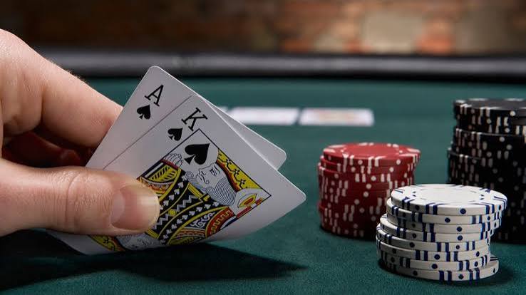 Cartes de blackjack et jetons de casino